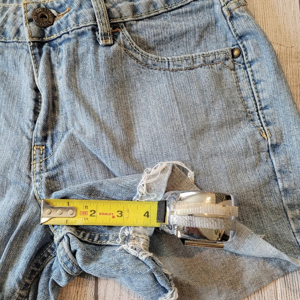 Levi Strauss Signature Women's •Size 10• Denim Shorts 4 inch raw hem - Picture 7 of 7